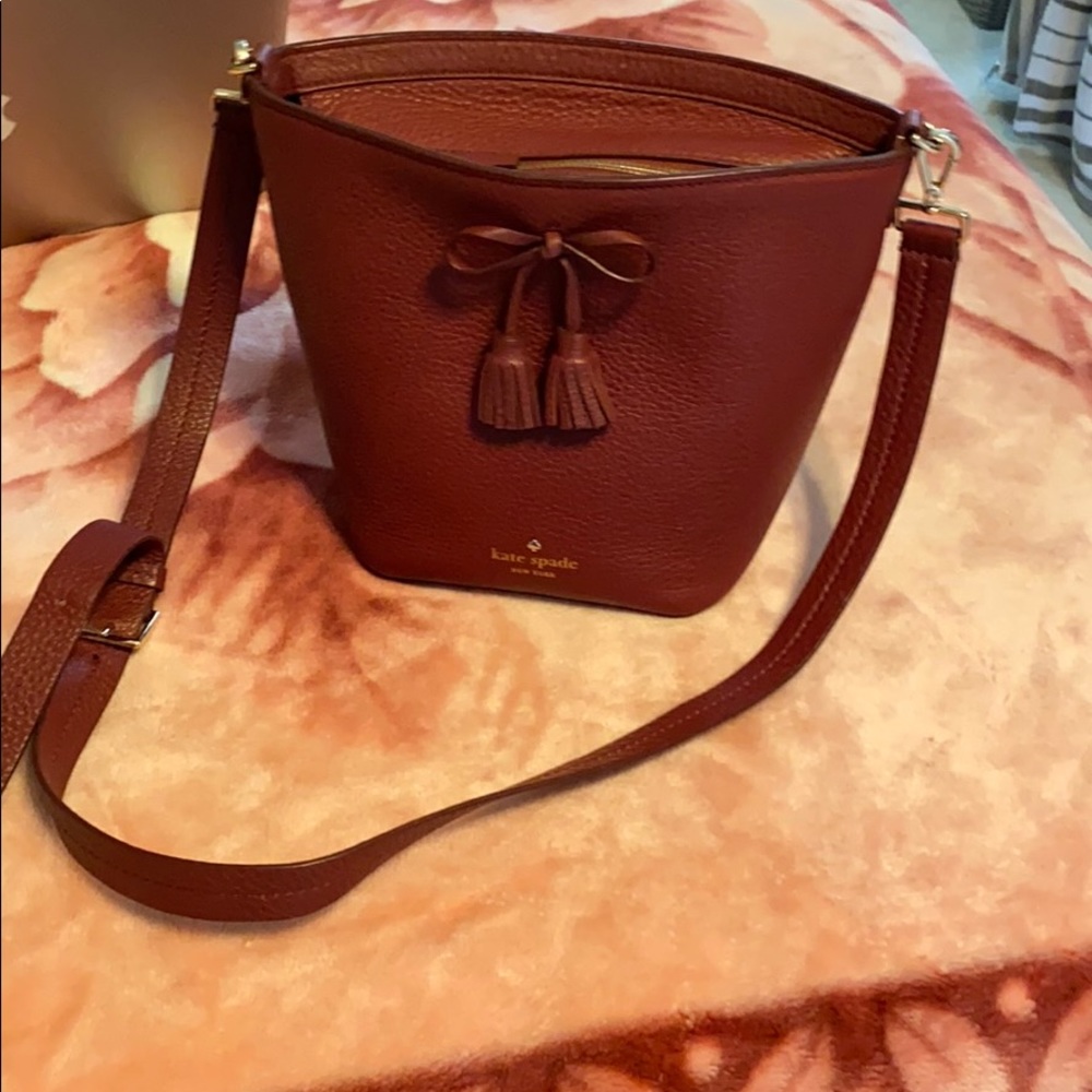 Red Kate spade crossbody